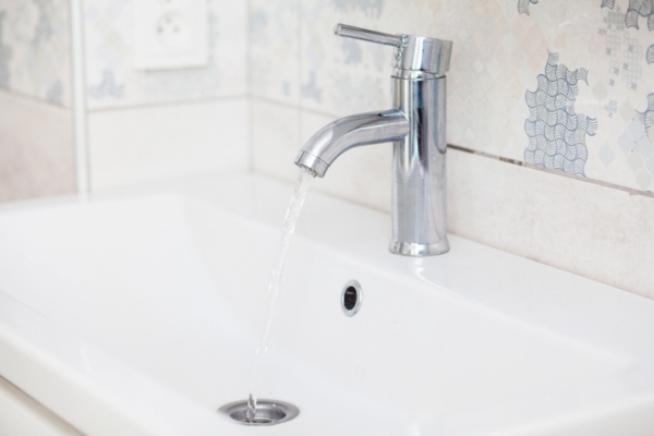 bathroom faucet and sink with running water