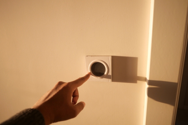 thermostat in direct sunlight