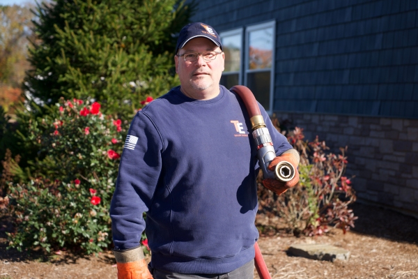 Taylor Energy oil delivery staff and oil hose
